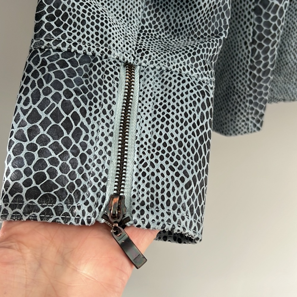 Dialogue Jacket - Picture 6 of 15